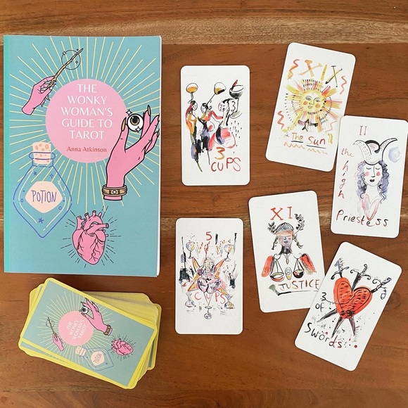 ✨SOLD✨ Wonky Woman’s Tarot + Full Size Guide Book 💖 - Picture 1 of 1
